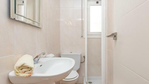 Villa In Caules Sleeps 6 With Pool