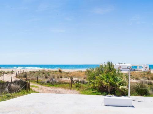 Sunny Apartment 3 Blocks To The Beach