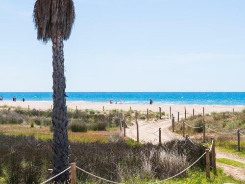 Sunny Apartment 3 Blocks To The Beach