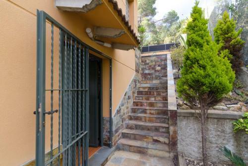 Caules Villa Sleeps 10 With Pool