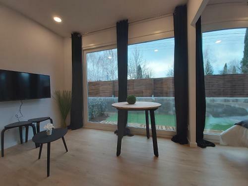 Acero Y Piedra Apartamentos Con Jard�n