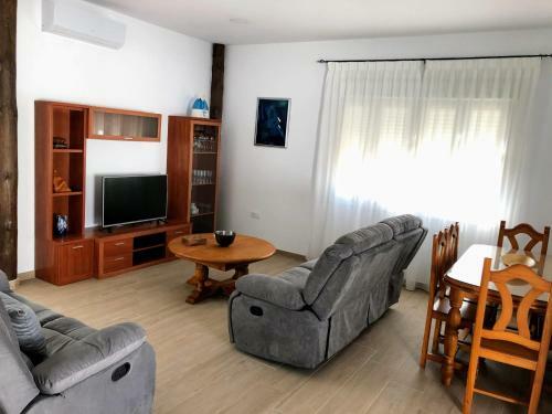 Chalet Con Piscina Para 6 Personas