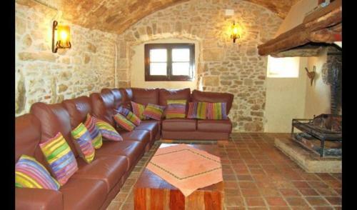 Villa In Collsuspina Sleeps 20 With Pool