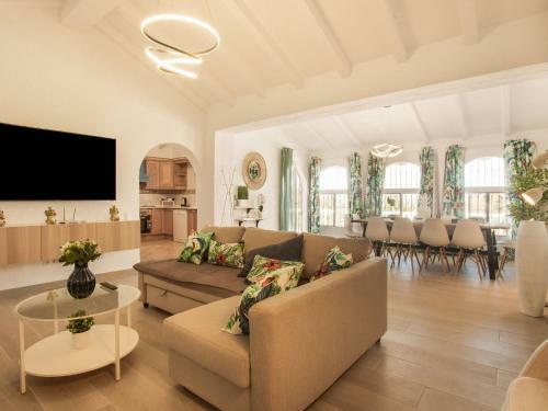 Swanky Villa In C�mpeta With Private Pool