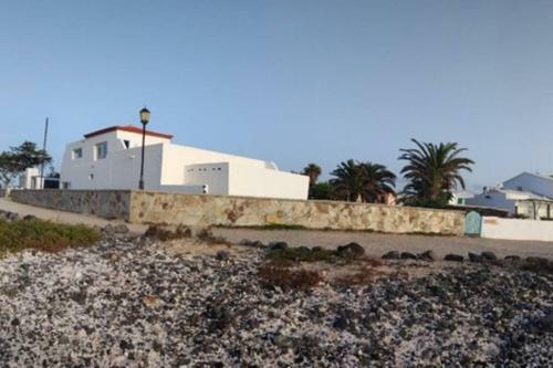 Villa Maluhia Beachfront-exterior Jacuzzi Sea View