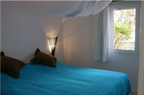 Villa Maluhia Beachfront-exterior Jacuzzi Sea View