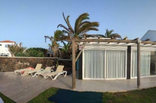 Villa Maluhia Beachfront-exterior Jacuzzi Sea View