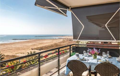 Three-bedroom Apartment In Cubelles