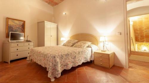 Corca Holiday Home Sleeps 18 With Pool