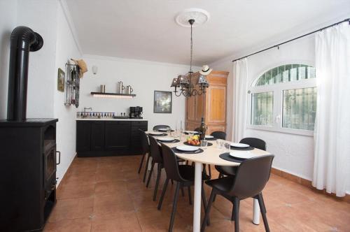 Denia Villa Sleeps 8 Pool Air Con Wifi
