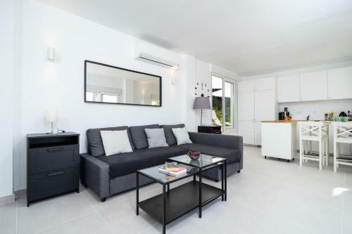 La Xara Apartment Sleeps 4 With Pool Air Con And Wifi