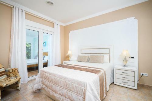 Marvelous Villa With Panoramic Sea View & Pool