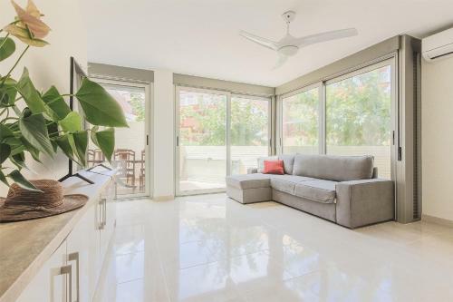 Inviting 2-bed Apartment In Denia First Beach Lin