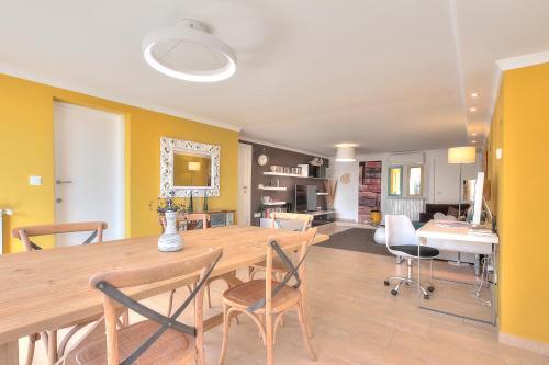 Luxury 5-bed Villa Near The Beach