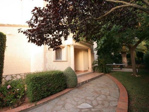 Luxurious Villa With Private Pool In Les Rotes