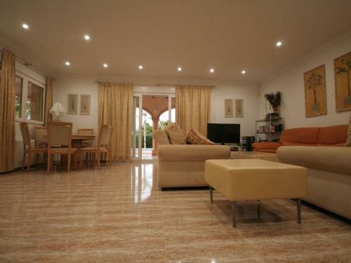 Luxurious Villa With Private Pool In Les Rotes