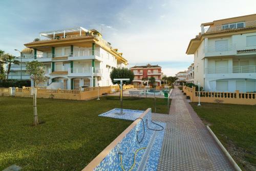 Luxury 3-bed Apartment On The First Beach Line