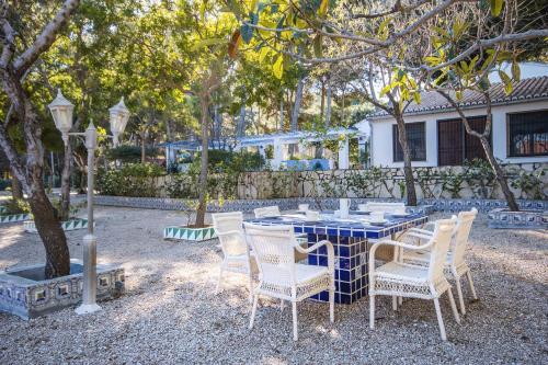 Santa Lucia Villa Sleeps 12 With Pool And Wifi