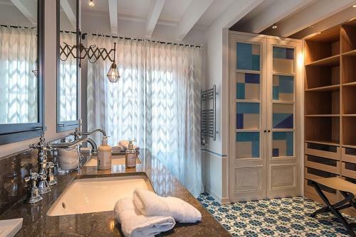 Rent Your Luxury 4 Bedroom Villa, Mallorca Villa 1017