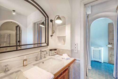 Rent Your Luxury 4 Bedroom Villa, Mallorca Villa 1017