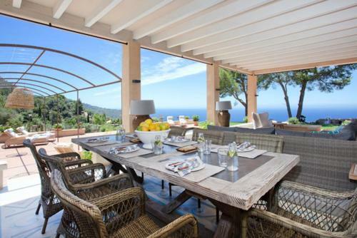 Rent Your Luxury 4 Bedroom Villa, Mallorca Villa 1017