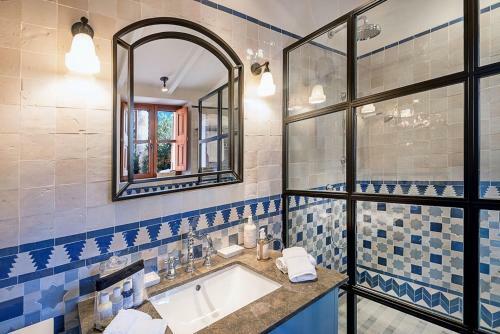 Rent Your Luxury 4 Bedroom Villa, Mallorca Villa 1017