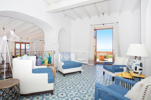 Rent Your Luxury 4 Bedroom Villa, Mallorca Villa 1017