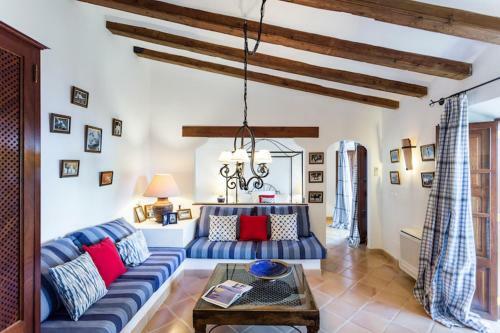 Deia Villa Sleeps 10 With Pool And Air Con