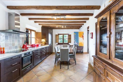 Deia Villa Sleeps 10 With Pool And Air Con