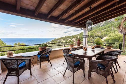 Deia Villa Sleeps 10 With Pool And Air Con