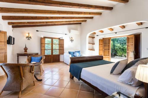 Deia Villa Sleeps 10 With Pool And Air Con