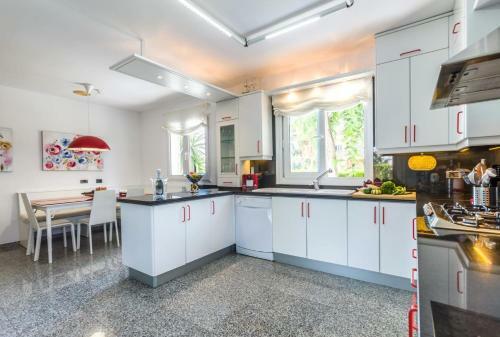 Port de Pollenca Villa Sleeps 8 With Pool Air Con And Wifi