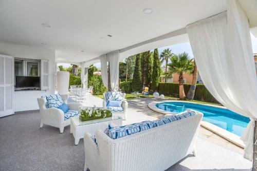 Port de Pollenca Villa Sleeps 8 With Pool Air Con And Wifi