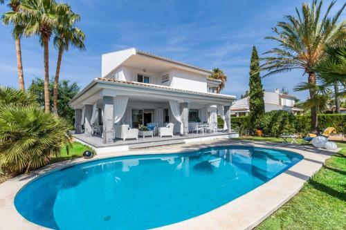 Port de Pollenca Villa Sleeps 8 With Pool Air Con And Wifi