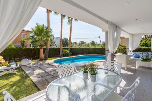 Port de Pollenca Villa Sleeps 8 With Pool Air Con And Wifi