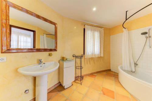 Port de Pollenca Villa Sleeps 6 With Pool Air Con And Wifi