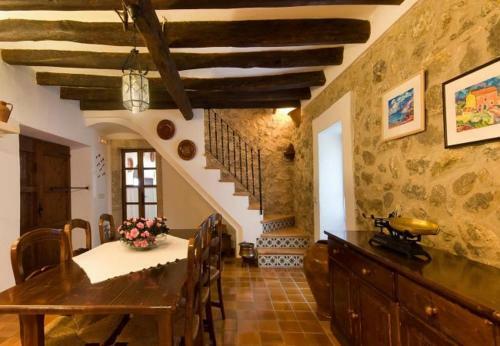 Port de Pollenca Villa Sleeps 6 With Pool Air Con And Wifi