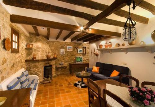 Port de Pollenca Villa Sleeps 6 With Pool Air Con And Wifi
