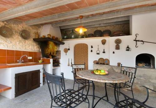Port de Pollenca Villa Sleeps 6 With Pool Air Con And Wifi