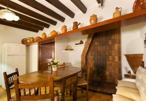 Port de Pollenca Villa Sleeps 6 With Pool Air Con And Wifi