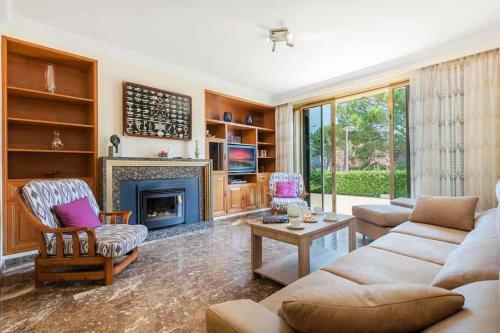 Port de Pollenca Villa Sleeps 10 With Pool Air Con And Wifi