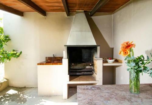 Villa In Port de Pollenca Sleeps 8 With Pool Air Con And Wifi