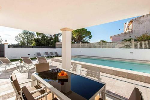 Villa Varon Blue