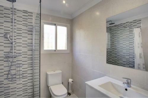 Bright & Spacious Apartment (Pa 7-6)