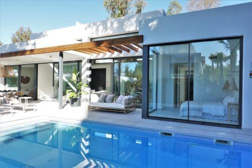 Villa Vacation House With 12 Months Of Summer