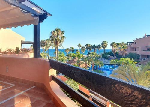 Luxurious Two Bedroom Apartment In Mar Azul, Estepona
