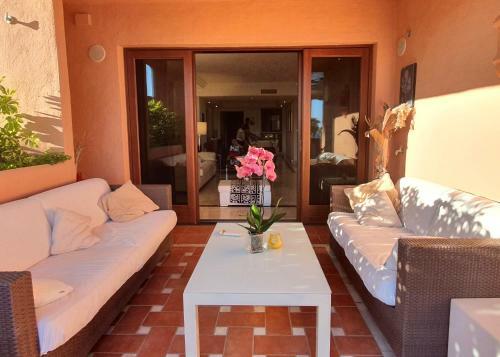 Luxurious Two Bedroom Apartment In Mar Azul, Estepona