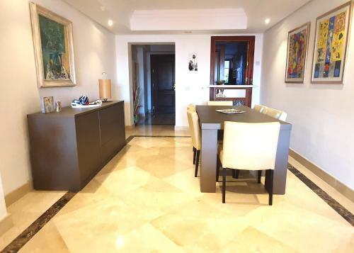 Luxurious Two Bedroom Apartment In Mar Azul, Estepona