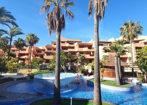 Luxurious Two Bedroom Apartment In Mar Azul, Estepona