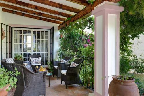 Bel-air Villa Sleeps 10 With Pool Air Con And Wifi